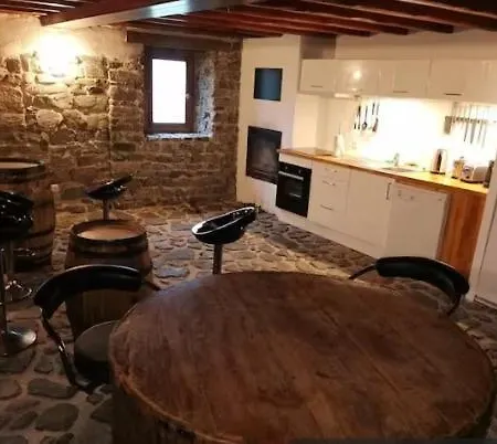 بيت للعطل Le Paradis Saint-Marcel-dʼUrfé